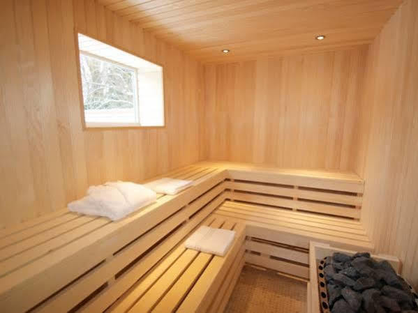 Clover Spa And Hotel Бирмингем Экстерьер фото